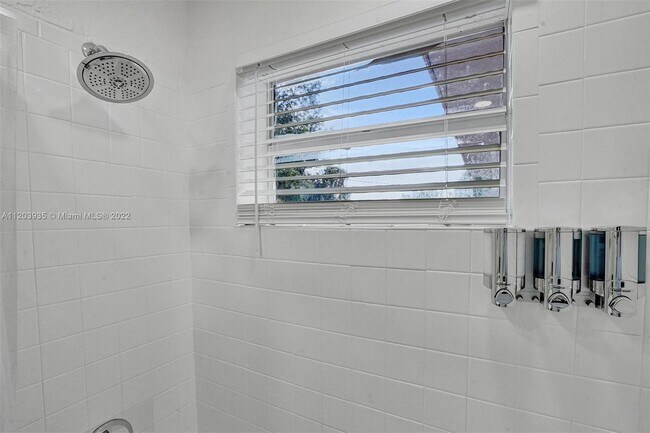 Foto del edificio - 1130 NW 17th St