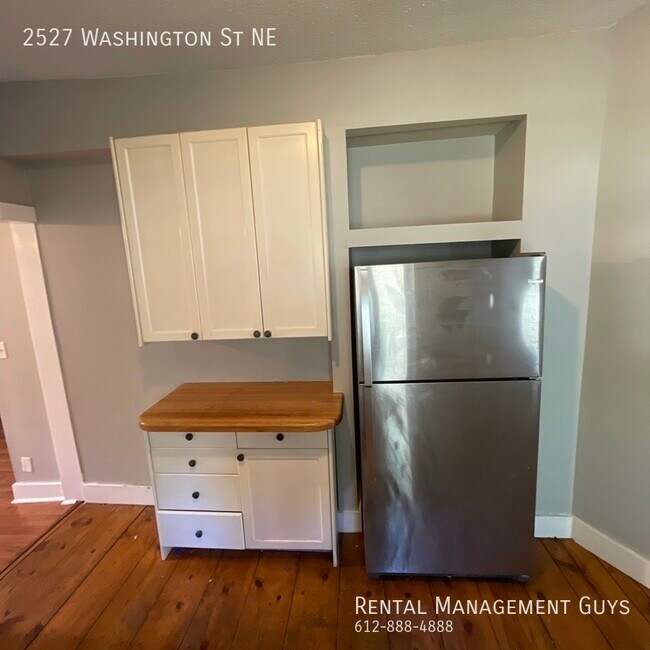 Foto del edificio - 4 Bedroom Home! Updated Kitchen and Office!