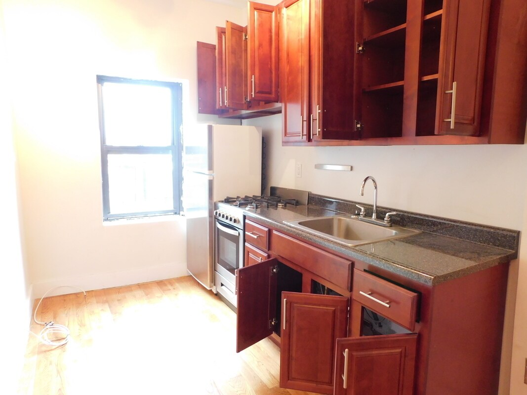 Primary Photo - 680 Flatbush Ave