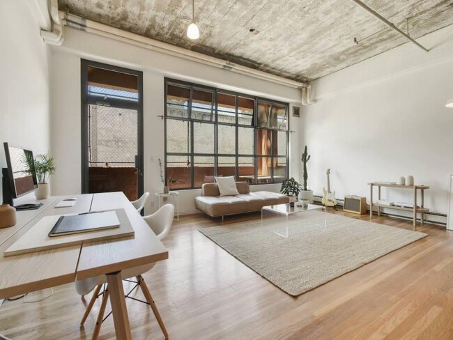 Foto del edificio - Industrial Loft in the Inner Mission