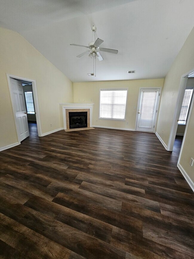 Building Photo - 3 BR townhome in Davidson County!