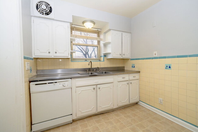 Photo - 2802 Digby Ave Apartment