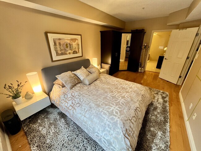 Building Photo - 9819 96A St NW