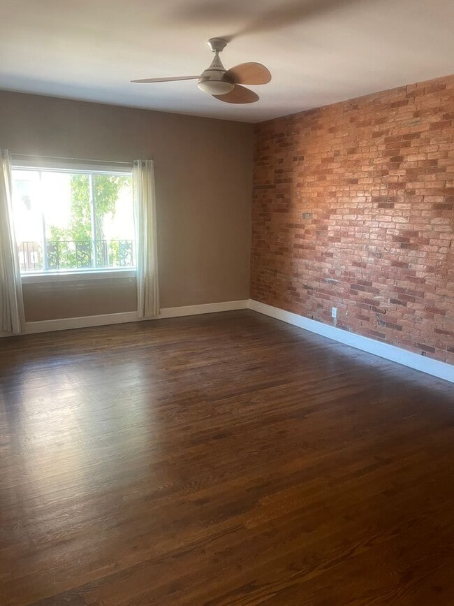 Building Photo - Charming Downtown 1-Bedroom Apartment with...