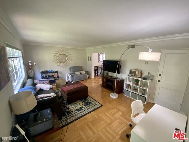 Building Photo - 2 br, 1 bath Condo - 5431 Village Grn