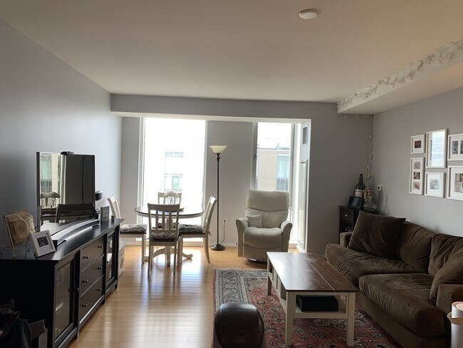 Foto del edificio - 2 Earhart St