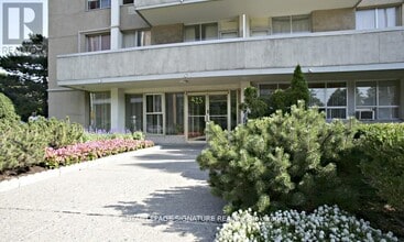 Building Photo - 525 Eglinton Ave E