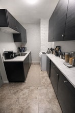 Building Photo - 52 Fenway