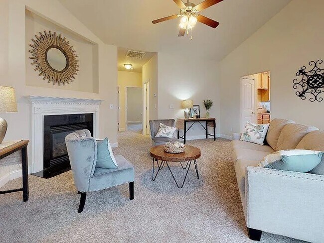 Foto del edificio - 323 Huntwood Dr