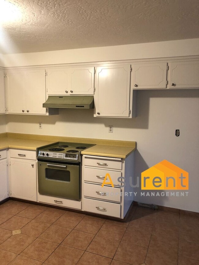 Building Photo - Ashland Duplex Cottage Available Now!