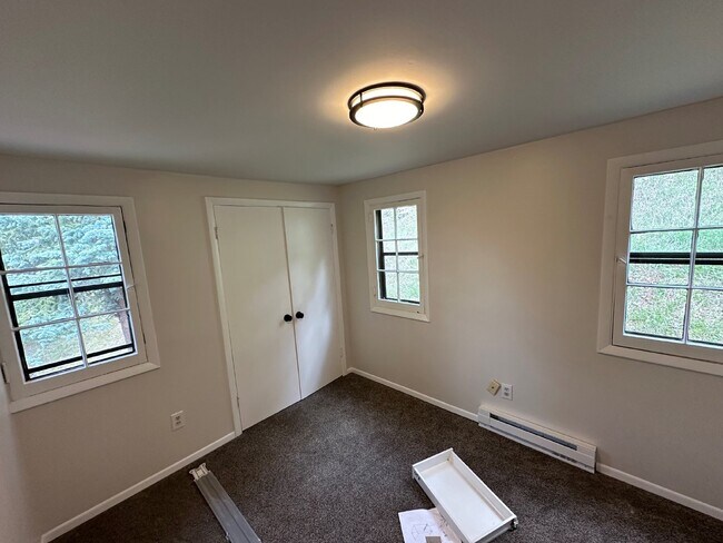 Building Photo - Newly remodeled home near Downtown Evergre...