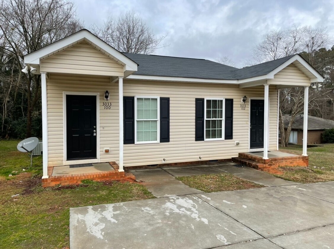Primary Photo - Nice 1 bed/1 bath duplex minutes from down...