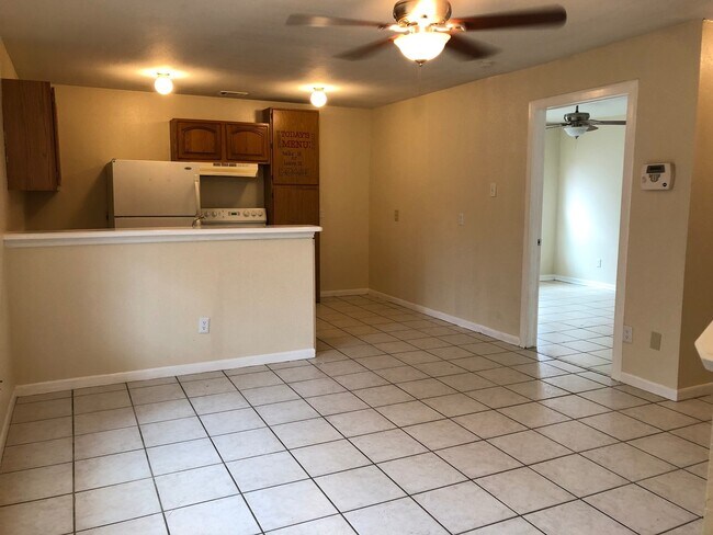 Foto del edificio - 7543 Windsor Oaks