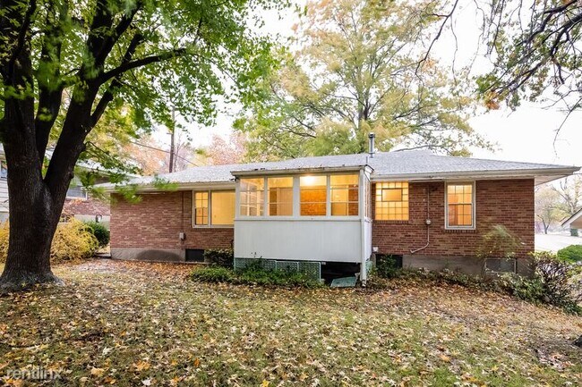 Building Photo - 3 br, 1 bath House - 1242 Billings Dr