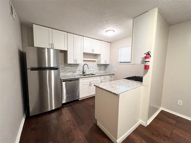 Building Photo - 3316 N MacGregor Way