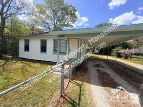 Building Photo - 977 Center St