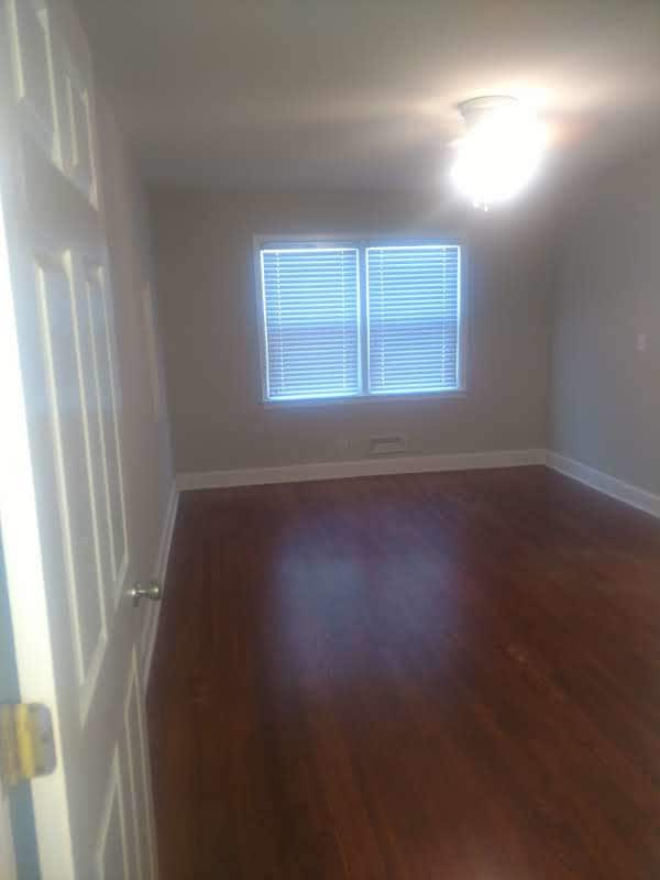 Photo - 477 Burlington Rd NE