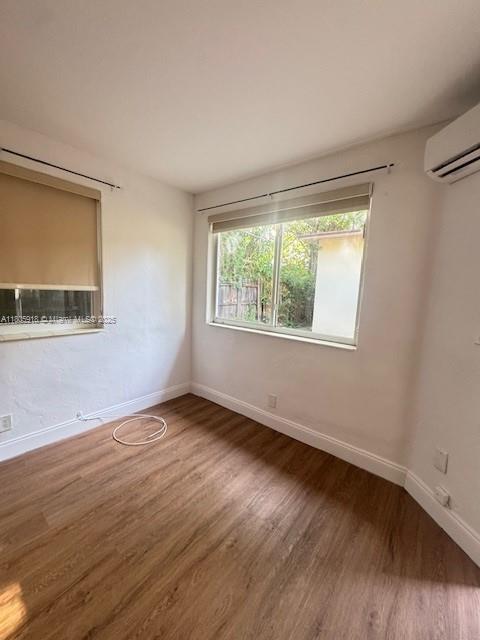 Foto del edificio - 595 NE 121st St
