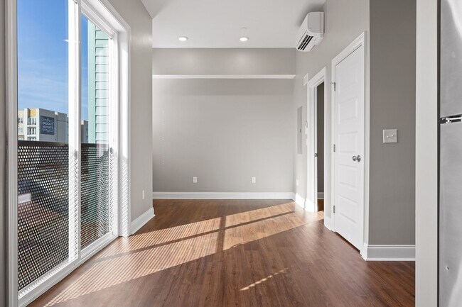 Foto del edificio - ONE MONTH FREE! 621 MLK *Income Restricted*