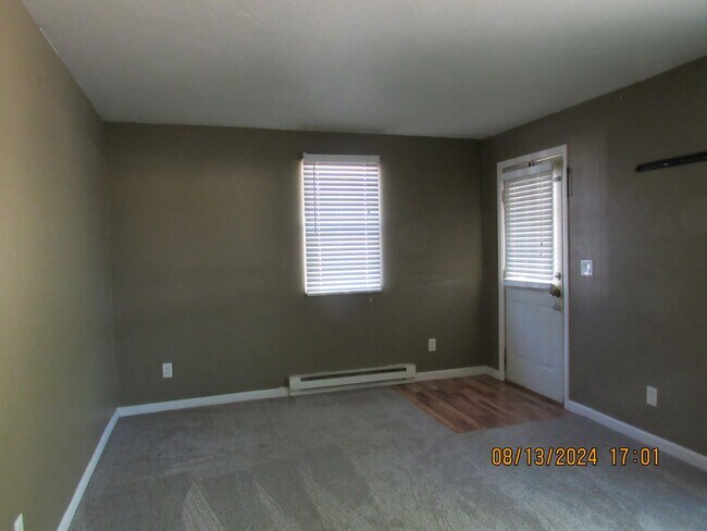 Foto del edificio - PRICE REDUCED! Small quaint home in Downto...