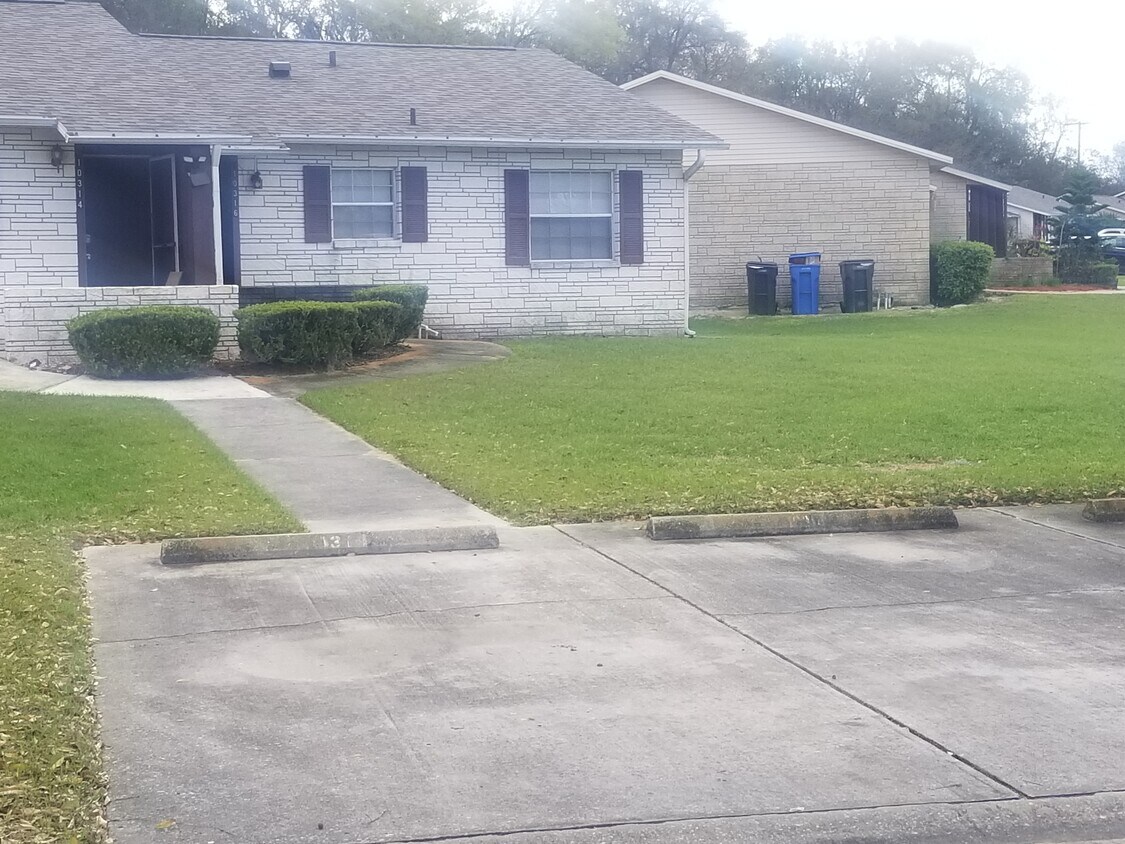 10314 Blue Field Ct Unit B, Thonotosassa, FL 33592 Condo for Rent in