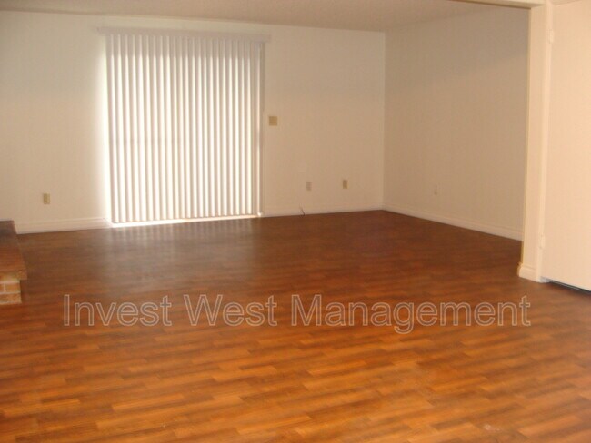Building Photo - 1120 NE Minnehaha St