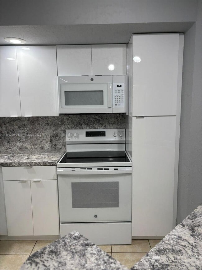 Foto del edificio - 1401 Village Blvd