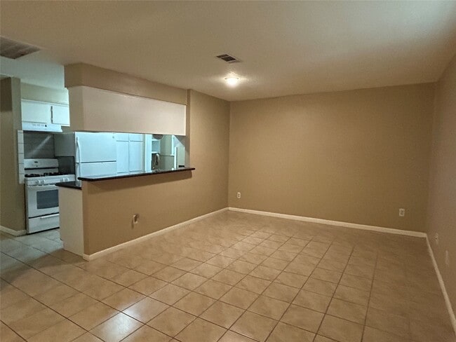 Building Photo - 937 Fresa Rd