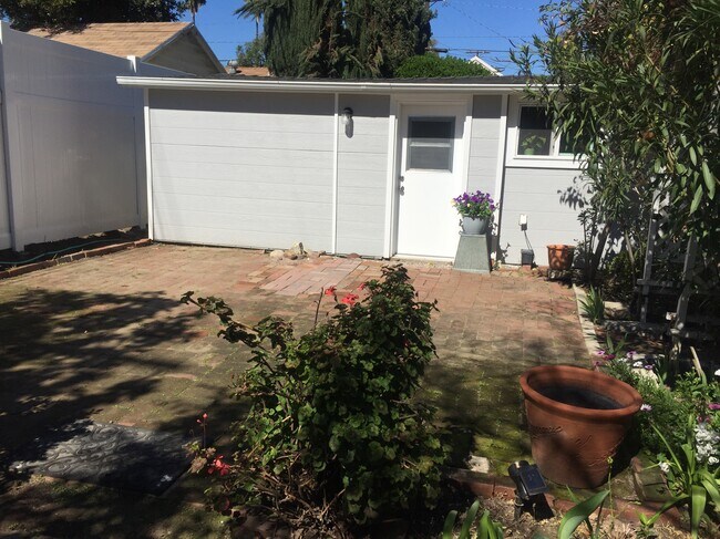 front entrance - 5649 Stansbury Ave