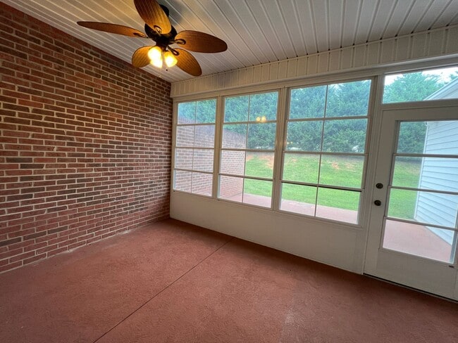 Foto del edificio - 1930 Scarlett Meadows Dr