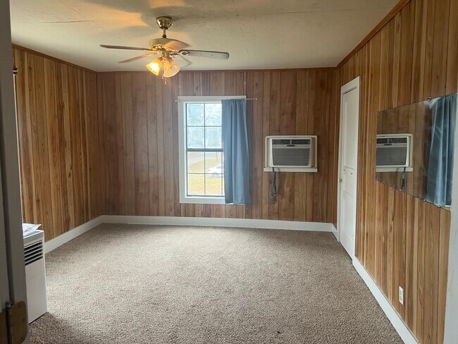 Building Photo - 202 W 13th St