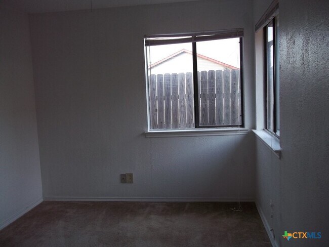 Foto del edificio - 2001 Carousel Dr