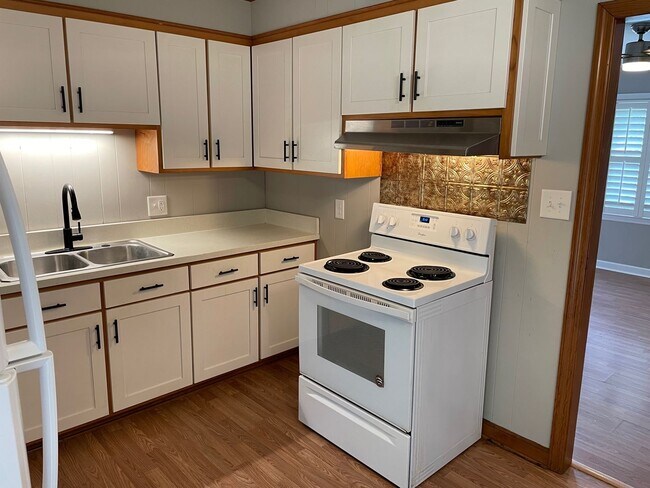 Foto del edificio - 2 bed, 1 bath house located in Siler City!