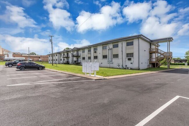 Foto del edificio - 2 Bedroom Unit was recently renovated. Live walking distance from the downtown square or steps fr...