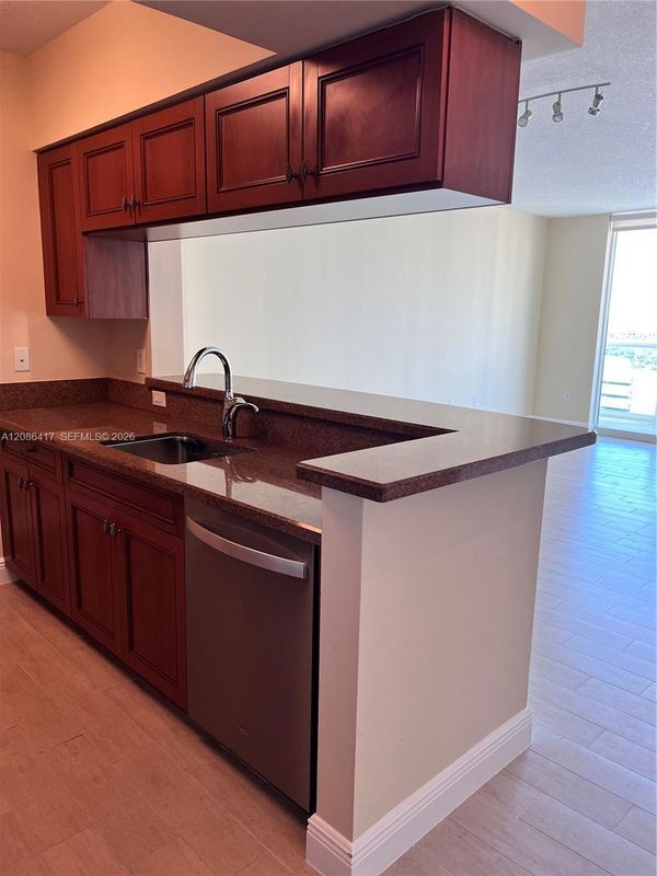 Building Photo - 347 N New River Dr E