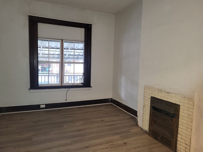 Foto del edificio - Spacious 4 bedroom/2 bath in Oakland - Clo...