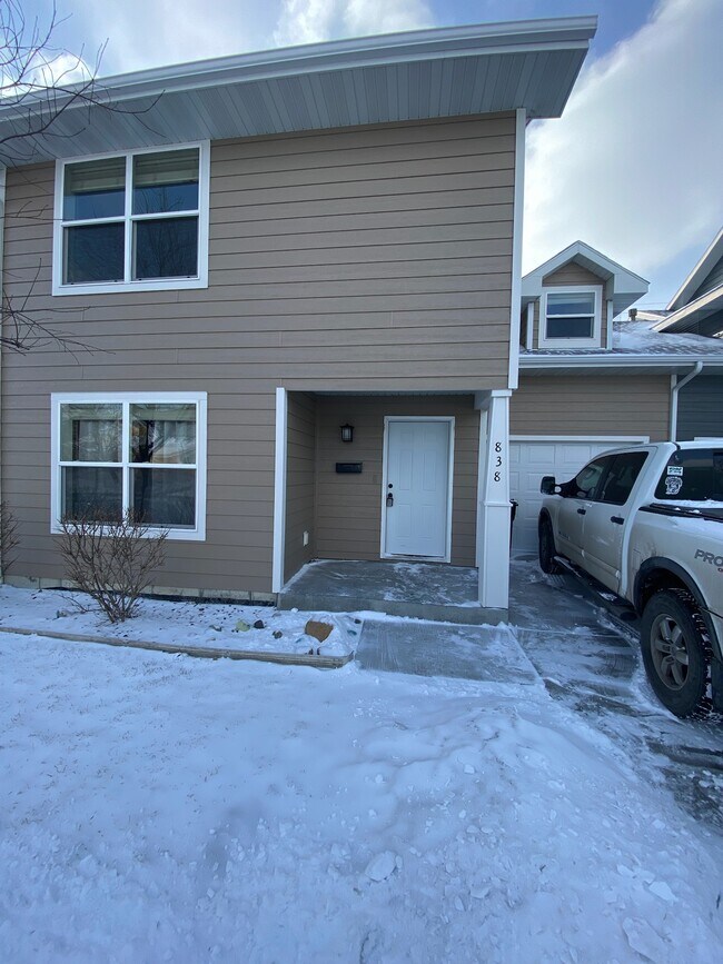 Building Photo - 838 Avenue E