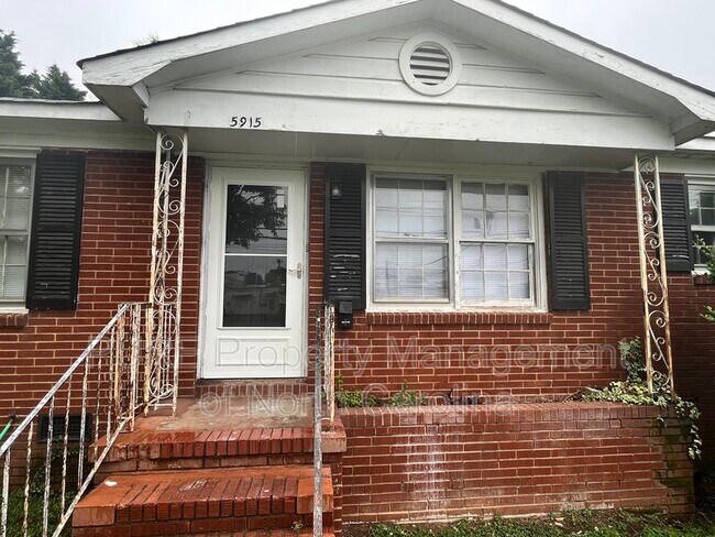 Building Photo - 5915 Ingleside Dr