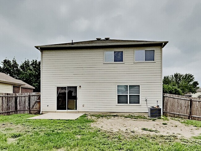 Building Photo - Lovely 3 bed 2.5 bath Great Location