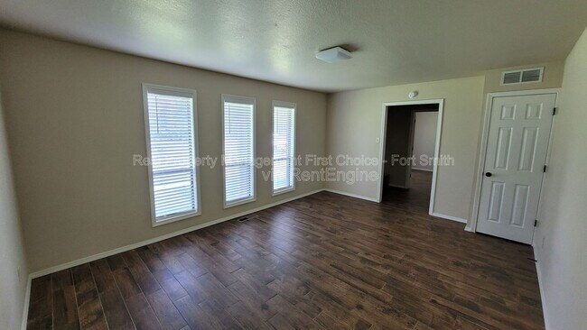 Foto del edificio - 9200 Rogers Ave