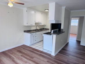 Building Photo - 407 N Avenue 50