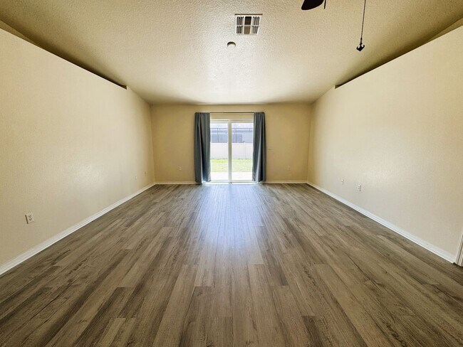 Foto del edificio - Your Dream Home Awaits in North Port!