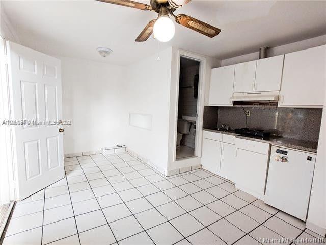Foto del edificio - 2433 SW 11th St