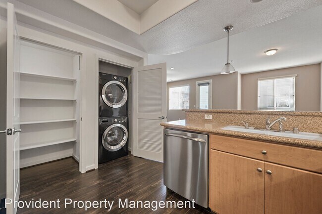 Building Photo - 2 br, 2.5 bath House - 967 Sakura Drive