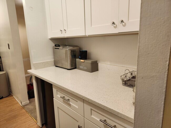 Foto del edificio - 2200 S Stewart Ave