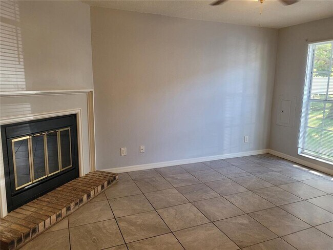 Foto del edificio - 11301 Grandville Dr