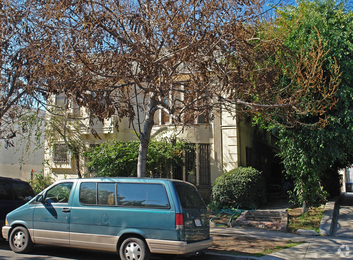 Building Photo - 313 N Stanley Ave