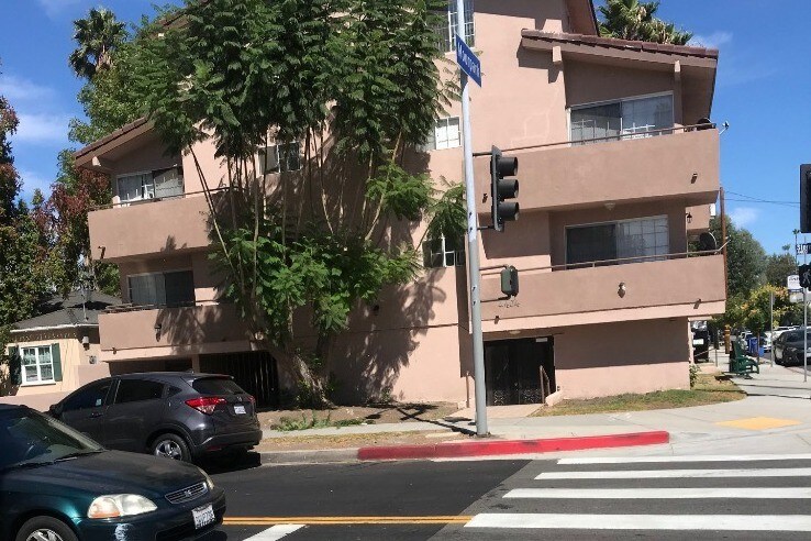 Primary Photo - 4404 Stern Ave