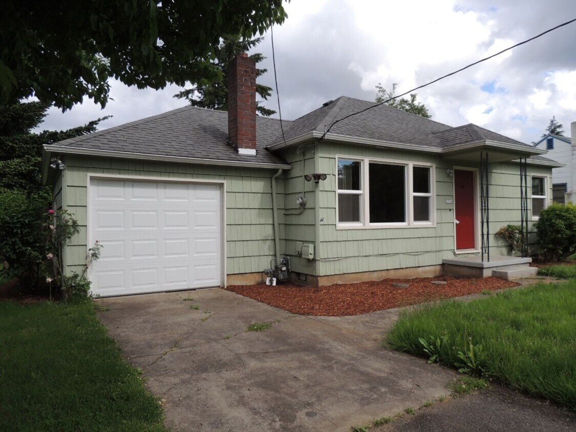 Foto principal - Charming Bungalow in SE Portland * Huge Yard * Covered Patio