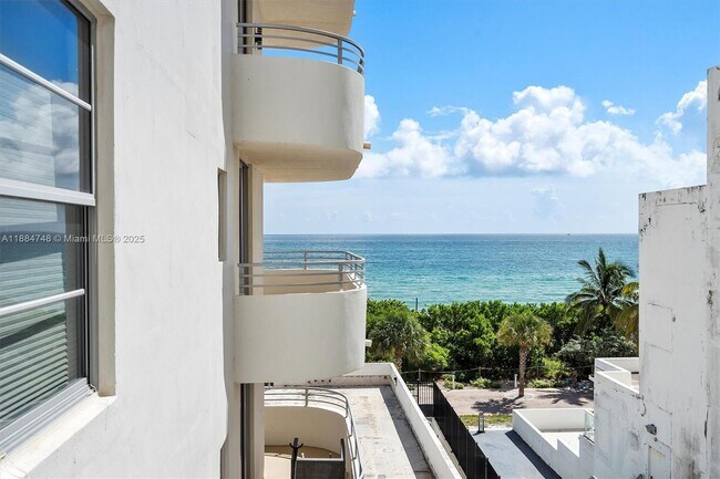 Foto del edificio - 5555 Collins Ave